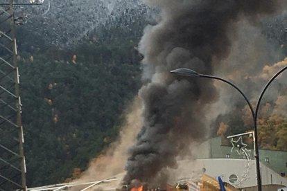 Un incendi crema els Serradells