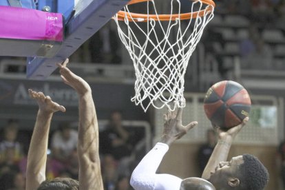 Stevic dona el triomf a dos segons del final