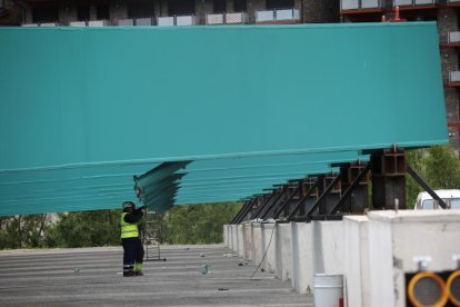 La pista Gall de bosc s'asfalta pels treballs de la plataforma