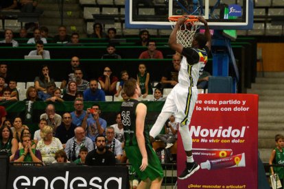 Un gran MoraBanc assalta l'Olímpic . (65-75)