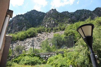 Una esllavissada sense afectacions fa tancar un tram del rec del Solà