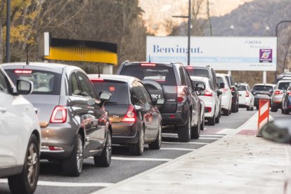 Cues de fins a 11 quilòmetres a la frontera hispanoandorrana