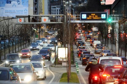 Mobilitat rebaixa la xifra de 88.000 cotxes previstos per al pont