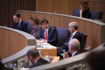 Els ministres Xavier Espot, Maria Ubach, Jordi Cinca i el cap de Govern durant la sessió del Consell General