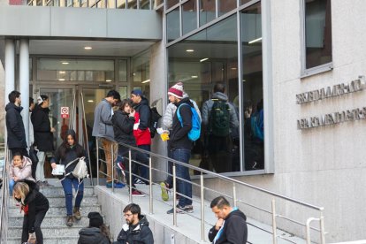 El nombre d'ofertes de feina triplica el de demandants