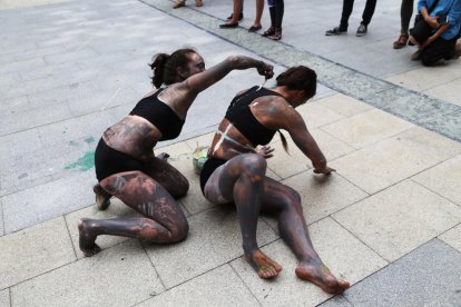 Dansa, body paint i saxo als carrers d'Escaldes