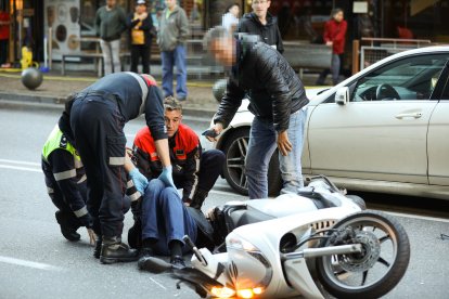 Un motorista ferit lleument a l'avinguda Tarragona
