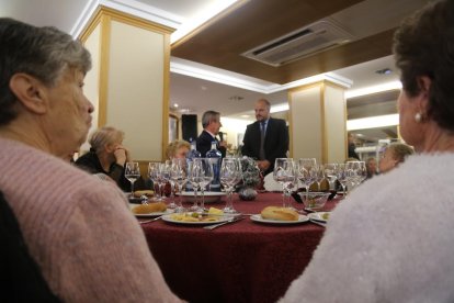 Un centenar de padrins celebren el dinar de Nadal