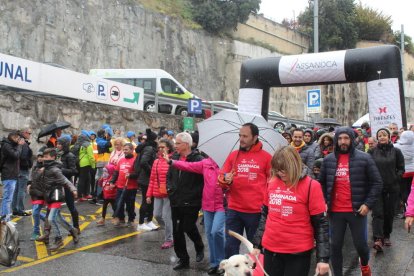 La caminada contra el càncer desafia el fred