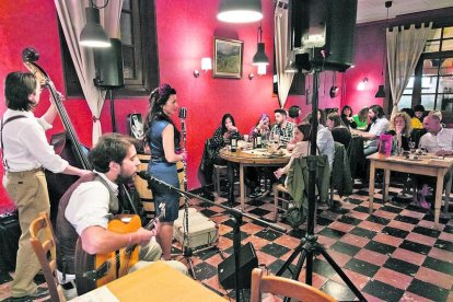 Actuació de Love it al cicle Tast Music