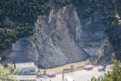 Esllavissada davant del Punt de Trobada