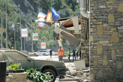 Esllavissada davant del Punt de Trobada