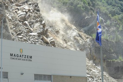 Esllavissada davant del Punt de Trobada