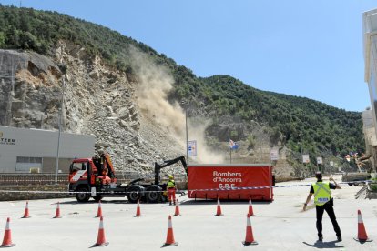 Esllavissada davant del Punt de Trobada