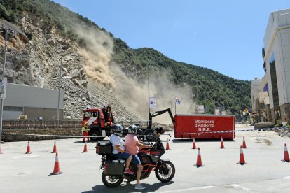 Esllavissada davant del Punt de Trobada