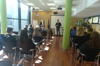 Liberals ha mantingut una trobada amb estudiants i personal de l'UdA