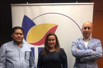 Alfons Clavera amb el representant dels residents peruans