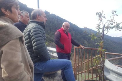 El cap de llista de Demòcrates a Sant Julià de Lòria, Carles Àlvarez, acompanyat de Núria Rossell