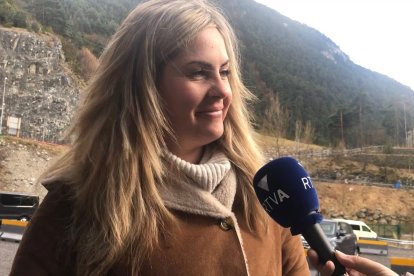 La candidata de terceravia Olga Martínez fent les declaracions