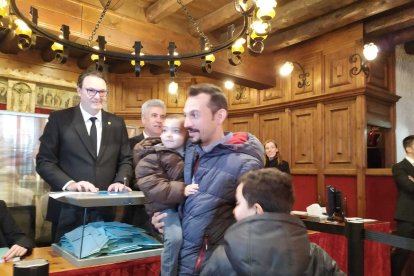 Gerard Alís, cap de llista de d'Acord a Sant Julià, vota al comú