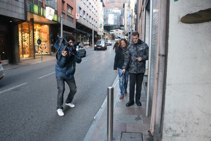 Els candidats del PS passejant per Escaldes