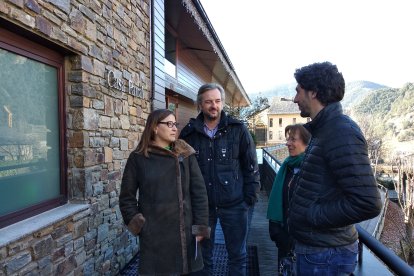 Sandra Tudó amb integrants de la llista de Movem Ordino
