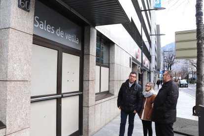 Pere Canturri amb companys de llista al carrer Prat de la Creu