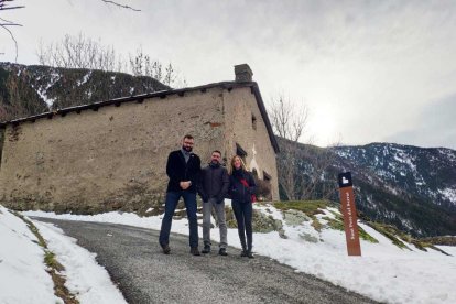 Jordi Balsa amb integrants de la candidatura al Serrat