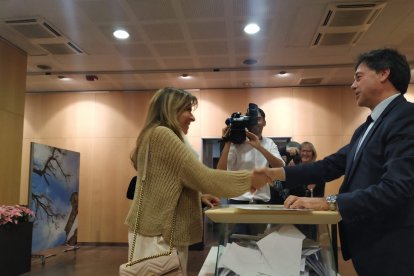 Conxita Marsol vota al Centre de Congressos de la capital