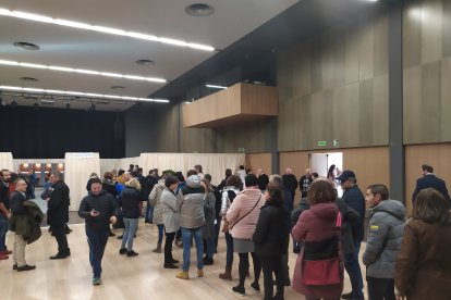 La participació se situa en el 37,6% a les 13h, inferior al 2015