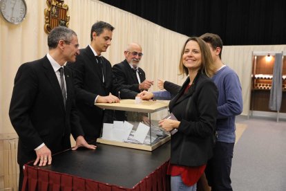 Rosa Gili ha votat al Prat del Roure