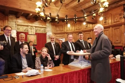 Joan Travesset diposita el sufragi