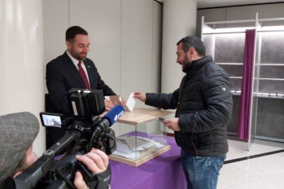 Santiago González vota a Encamp