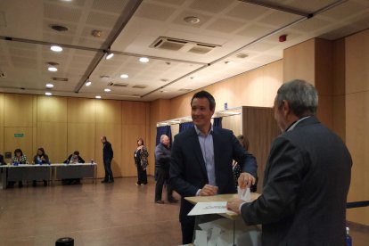 El segon de la llista d'En Comú per Andorra la Vella, David Astrié, vota a la capital