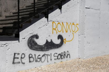 Pintades racistes davant de l'escola María Moliner