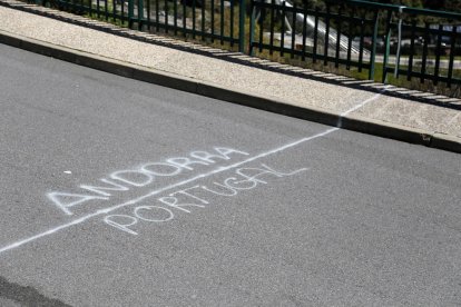 Pintades racistes davant de l'escola María Moliner