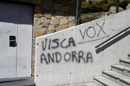 Pintades racistes davant de l'escola María Moliner