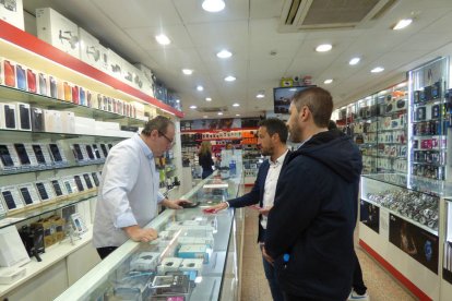 El PS es compromet a apujar el salari mínim a 1.200 euros