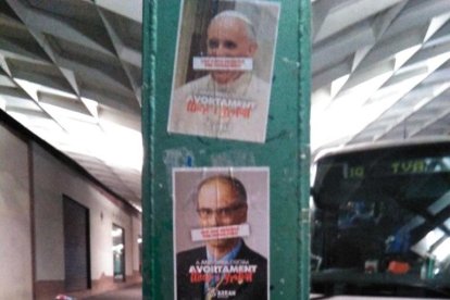 Penjada de cartells a la Seu exigint l'avortament lliure al Principat