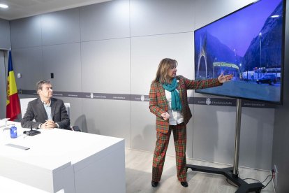 Un arc amb leds per entrar a Santa Coloma