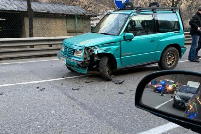 Ferida greument una dona en un xoc múltiple