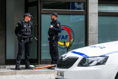 Dues detencions a la Federació de Futbol