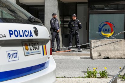 Dues detencions a la Federació de Futbol