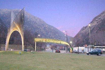 El comú no ha demanat l'informe a Patrimoni per a l'arc de leds