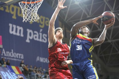 El públic empeny una remuntada èpica (89-88)