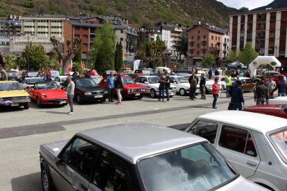 L'Associació de cotxes antics porta 114 vehicles de visita