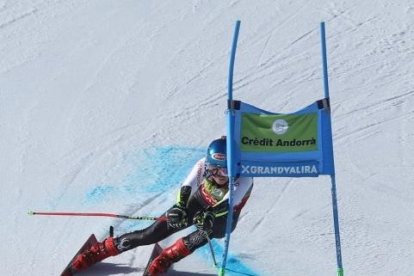 Mikaela Shiffrin s'apropa al Globus de Cristall de gegant