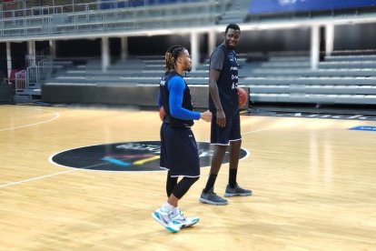 Crida per omplir el pavelló contra l'Alba