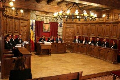 Xoc dialèctic entre Vila i Farré per l'endeutament