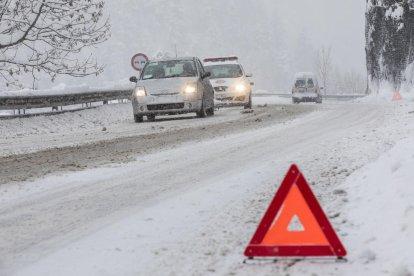 La nevada afecta a la circulació